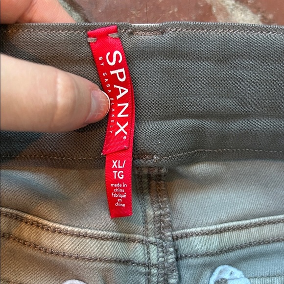 Spanx Stretch Twill Cargo Pants Size XL - Picture 3 of 5